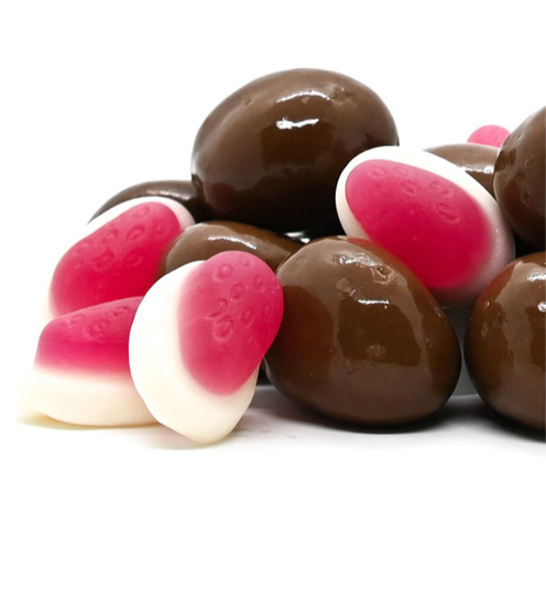 Milk chocolate covered strawberry and cream 150g